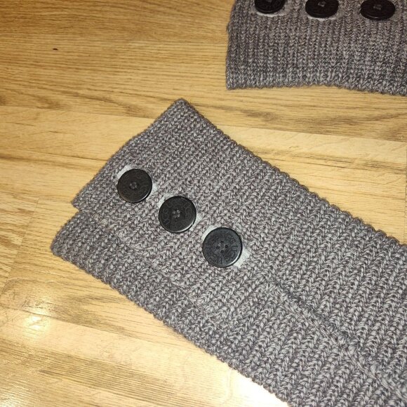 UGG Australia Classic Cardy Boots Women’s Size 6 Gray Knit Button 5819 - Picture 5 of 9